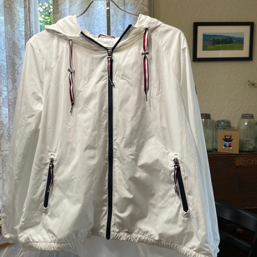Ladies white Tommy Hilfiger lt. Jacket/windbreaker XL